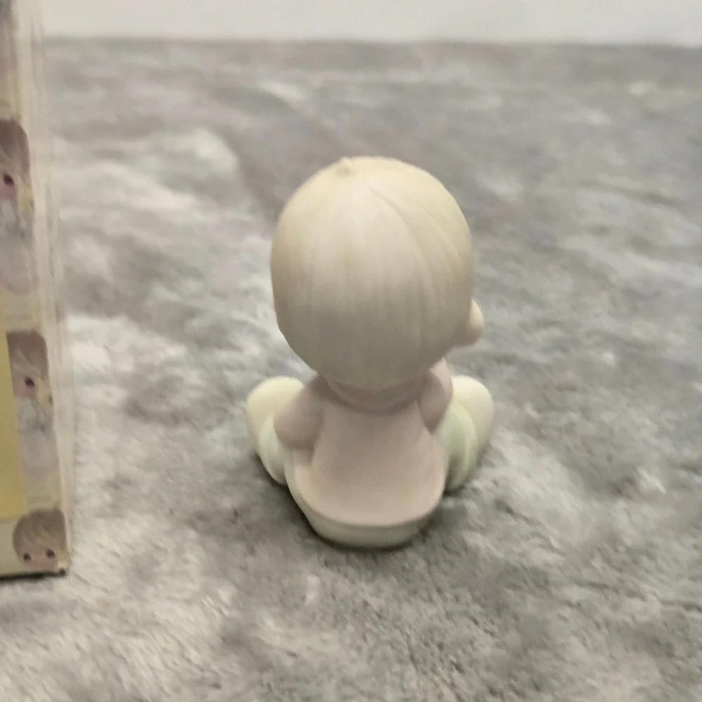 Precious Moments Tell Me A Story Boy‎ Figurine 15792 Enesco 1985 Christmas Scene